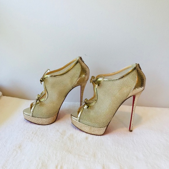 CHRISTIAN LOUBOUTIN*US 6.5**Gold Bow Heels*$1195 - Picture 4 of 8